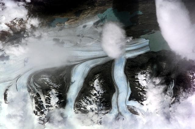 NASA image: iss01e5318