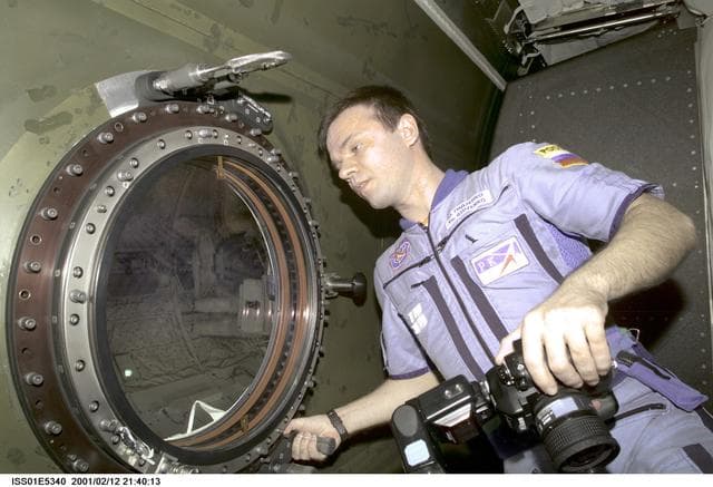 NASA image: Gidzenko in Destiny laboratory with camera