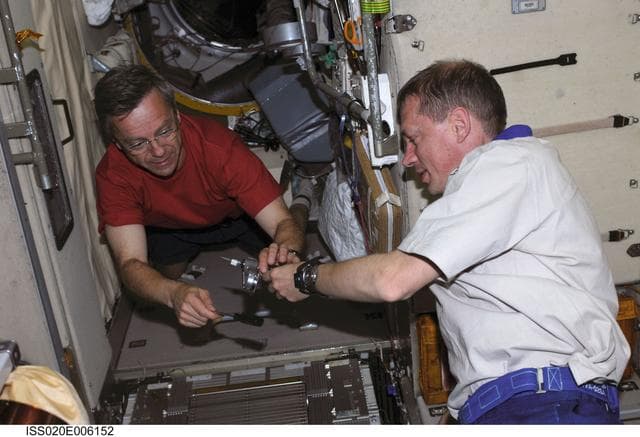 NASA image: De Winne and Thirsk in Service Module