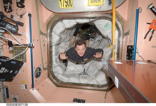 NASA image: Romanenko floats into Node 1