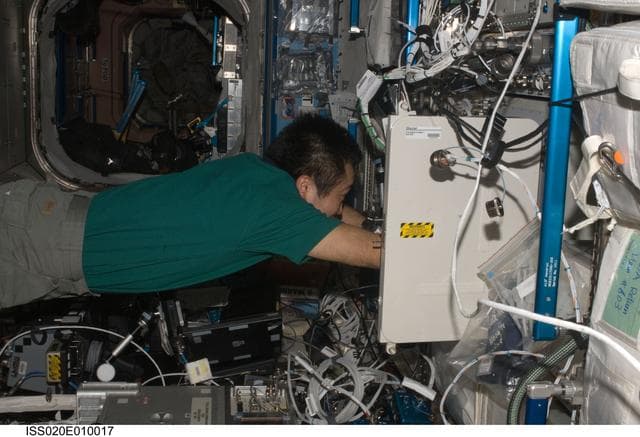 NASA image: Wakata with GLACIER in U.S. Lab
