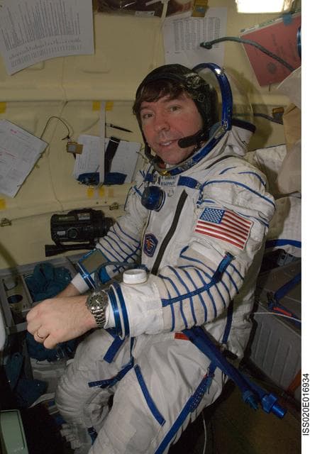 NASA image: Soyuz TMA-14 relocation