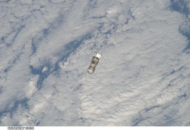 NASA image: Re-rendezvous and approach of Progress 33P