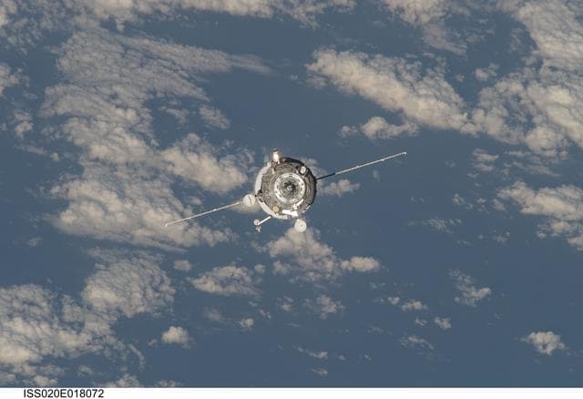 NASA image: Re-rendezvous and approach of Progress 33P