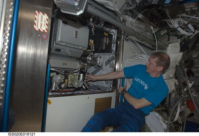 NASA image: FSS (Fluid Servicing System)