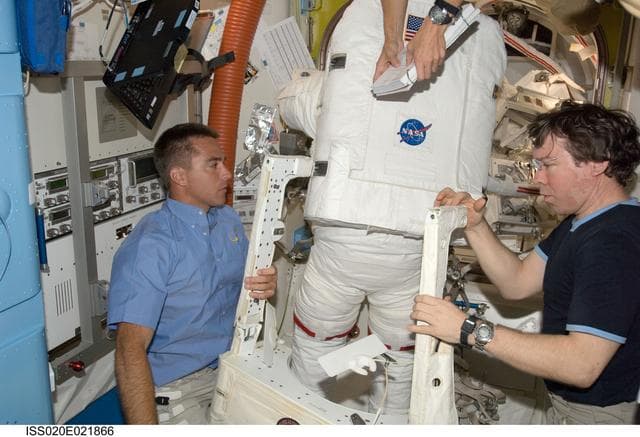 NASA image: iss020e021866