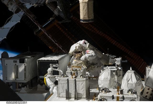 NASA image: STS-127  EVA-3