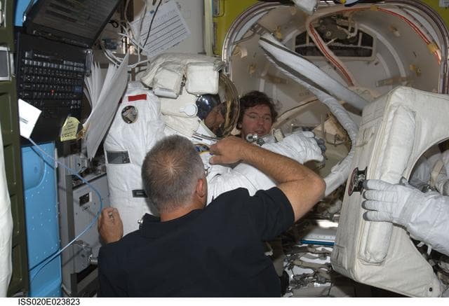 NASA image: iss020e023823