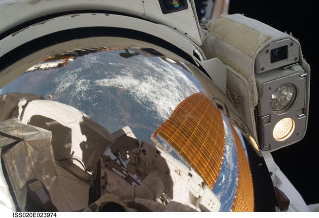 NASA image: iss020e023974