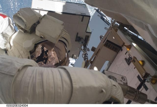 NASA image: iss020e024004