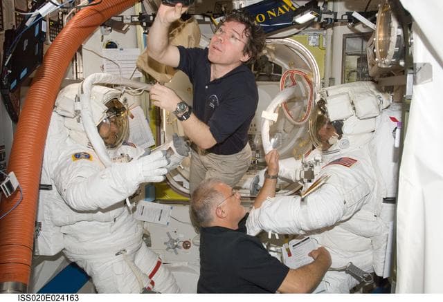 NASA image: Post-EVA4