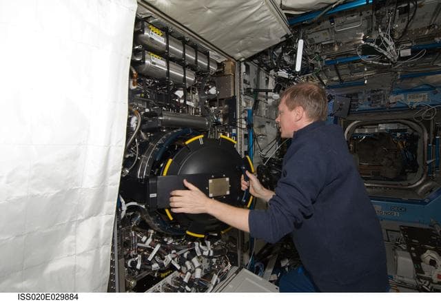 NASA image: De Winne in U.S. Laboratory with CIR