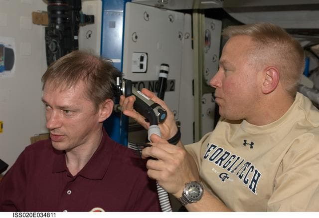 De Winne received haircut in U.S.Laboratory