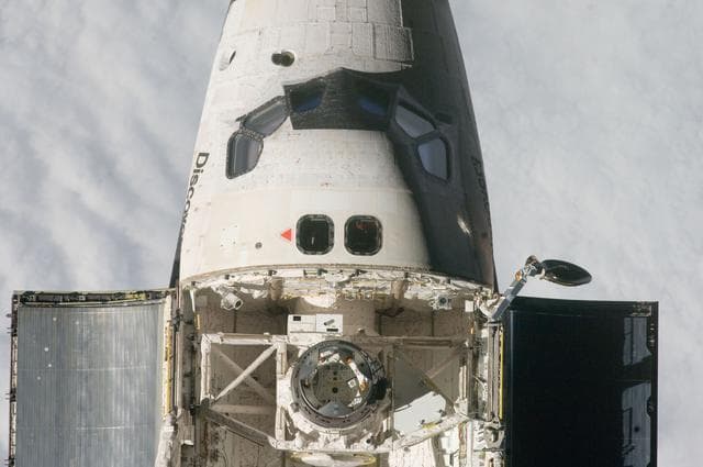 NASA image: 400mm Mapping Sequence performed during the STS-128 R-Bar Pitch Maneuver 