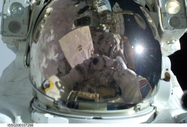 NASA image: iss020e037288
