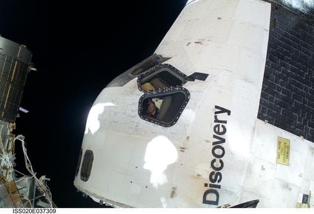 NASA image: iss020e037309