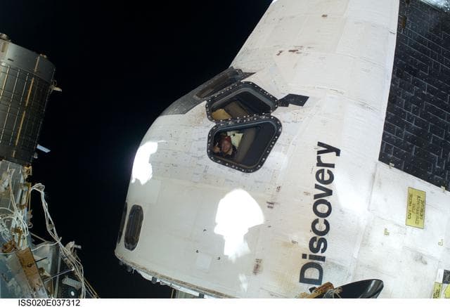 NASA image: iss020e037312