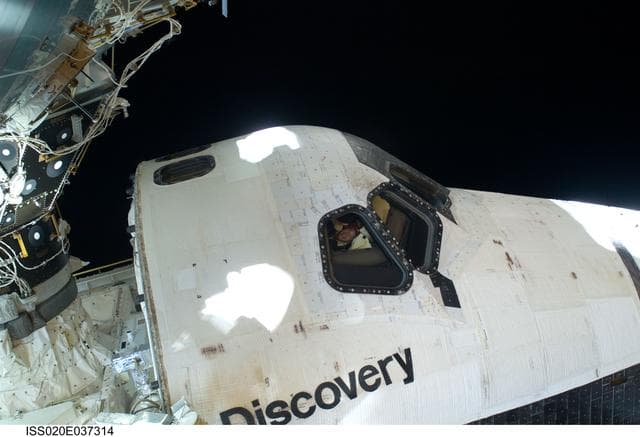 NASA image: iss020e037314