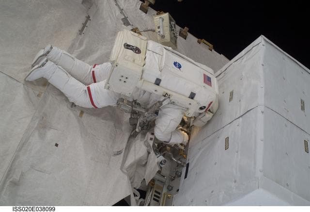 NASA image: iss020e038099