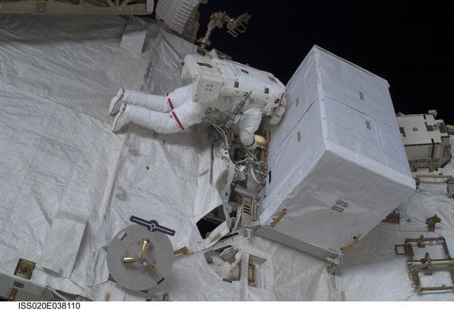 NASA image: iss020e038110