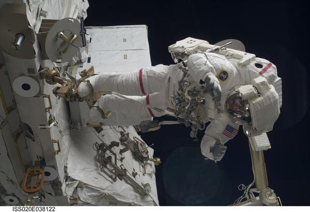 NASA image: iss020e038122