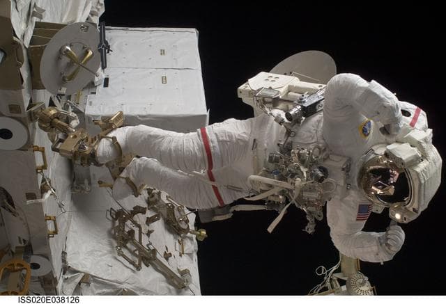 NASA image: iss020e038126