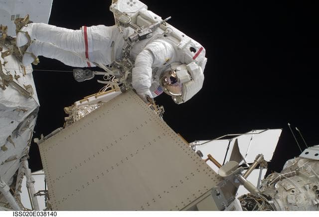 NASA image: iss020e038140