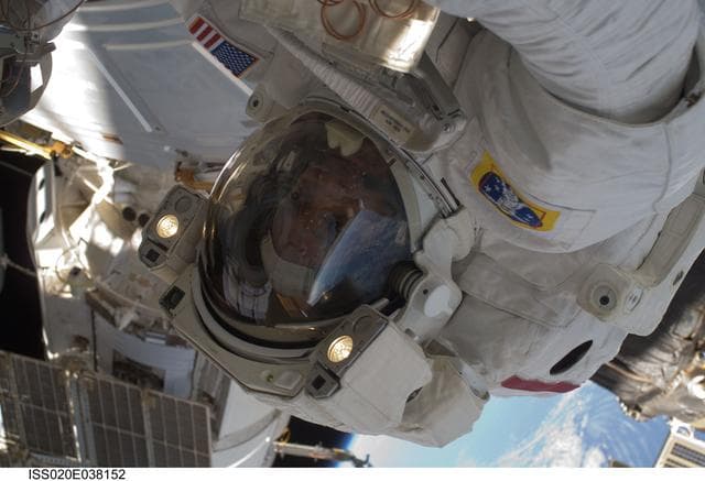 NASA image: iss020e038152