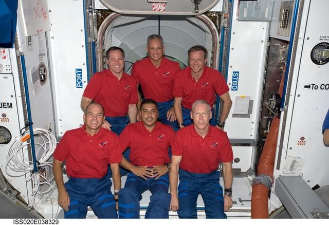 NASA image: iss020e038329