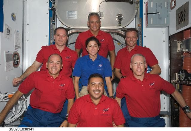 NASA image: iss020e038341