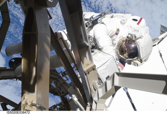 NASA image: iss020e038472