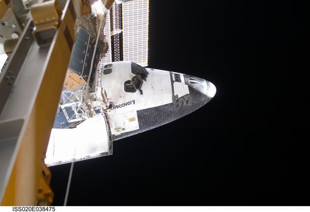 NASA image: iss020e038475