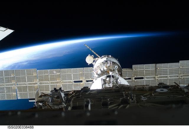 NASA image: iss020e038488
