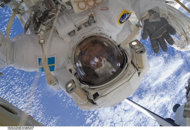 NASA image: iss020e038507