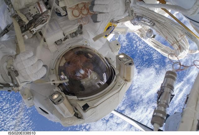 NASA image: iss020e038510