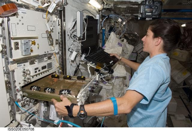 NASA image: iss020e050708