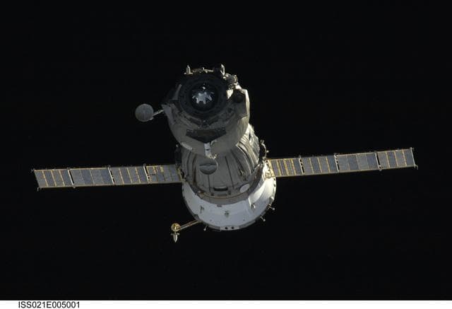 NASA image: View of the Soyuz TMA-11 on approach to the ISS