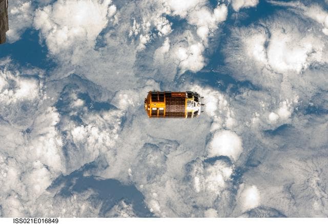 NASA image: HTV Unberth and Release
