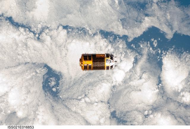 NASA image: HTV Unberth and Release