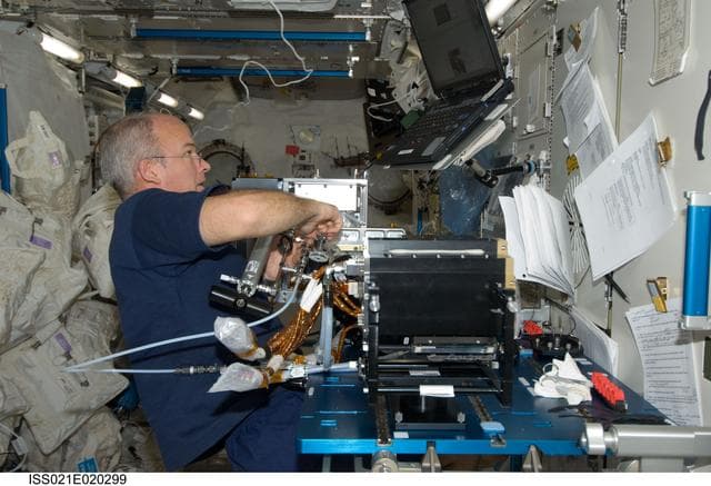 NASA image: Williams working on the JAXA MS (Marangoni Surface) Experiment