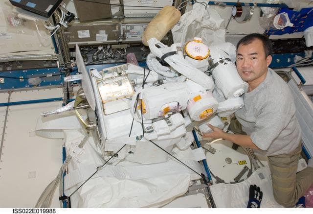 NASA image: Noguchi works with JEMRMS SFA in the JPM during Expedition 22