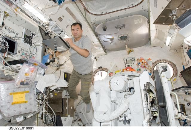 NASA image: Noguchi works with JEMRMS SFA in the JPM during Expedition 22