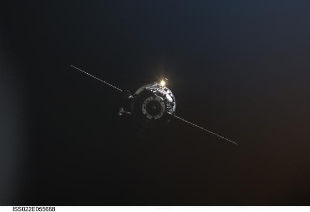 NASA image: Progress 404 Spacecraft Arrival during Expedtion 22