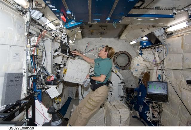 NASA image: Hire uses computer in the JPM during Joint Operations