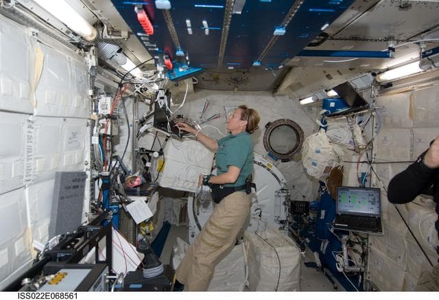 NASA image: Hire uses computer in the JPM during Joint Operations