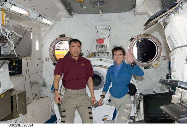 NASA image: Noguchi and Yamazaki in Kibo