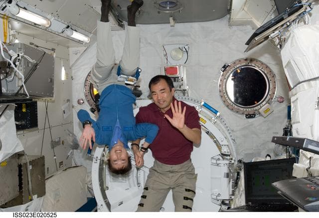 NASA image: Yamazaki and Noguchi in Kibo