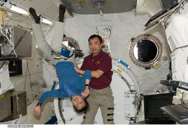 NASA image: Noguchi and Yamazaki in Kibo