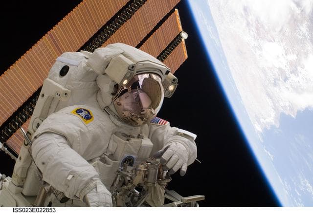 NASA image: Anderson in Discovery Payload Bay during EVA 3