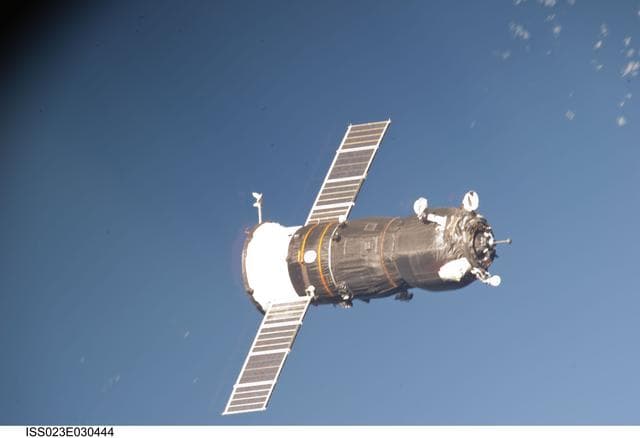 NASA image: Progress 37P on approach to the ISS